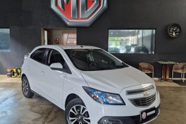 Onix-LTZ-2014Motor-1.4-flexAr-condicionado-Direcao-Hidraulica-Vidros-e-travas-eletricas-Multimid