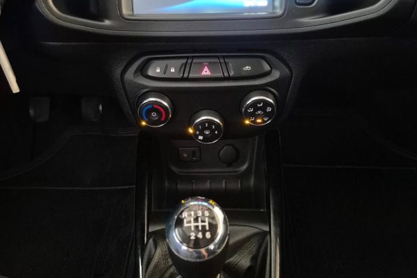 Prisma-LT-2018-Motor-1.4-flexAr-condicionadoDirecao-Hidraulica-Vidros-e-travas-eletricas-Volante-10