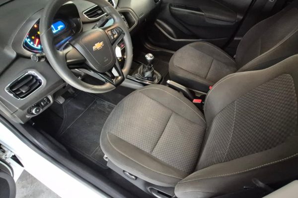 Prisma-LT-2018-Motor-1.4-flexAr-condicionadoDirecao-Hidraulica-Vidros-e-travas-eletricas-Volante-7