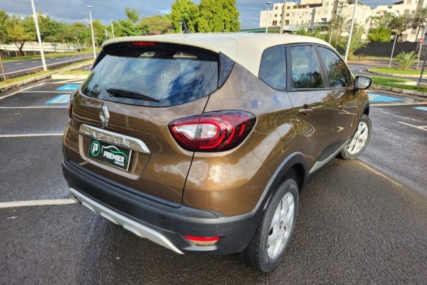 RENAULT-CAPTUR-7