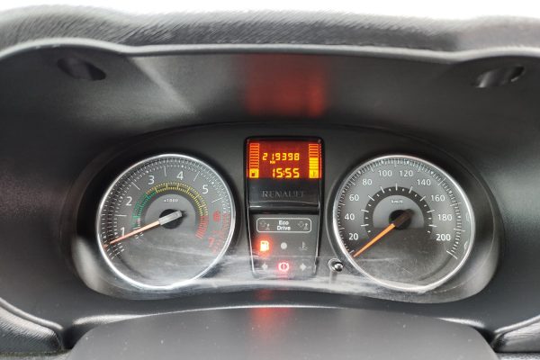 RENAULT-CLIO-14