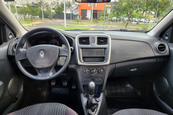 RENAULT-SANDERO-1